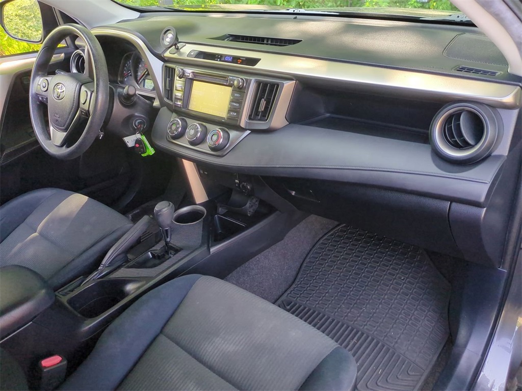 2014 Toyota RAV4 LE photo 27