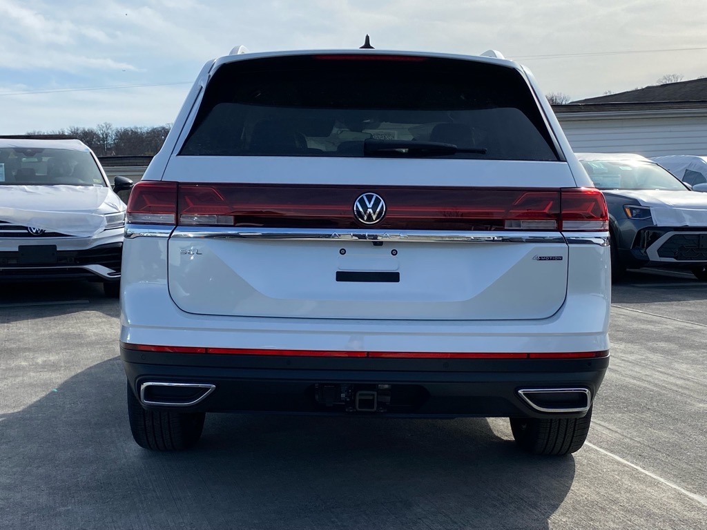 2025 Volkswagen Atlas SEL photo 3