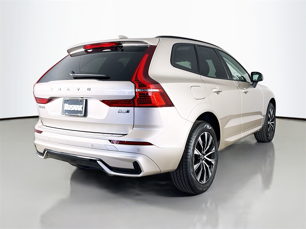 2025 Volvo XC60 B5 Core photo 7