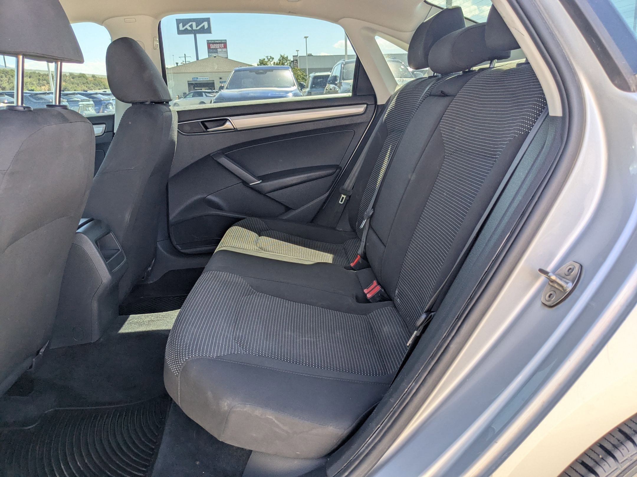 2018 Volkswagen Passat 2.0T S photo 19