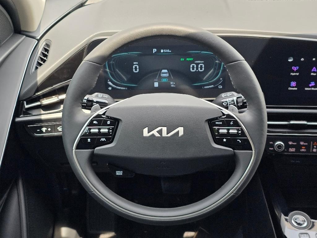 2025 Kia Niro SX Touring photo 7
