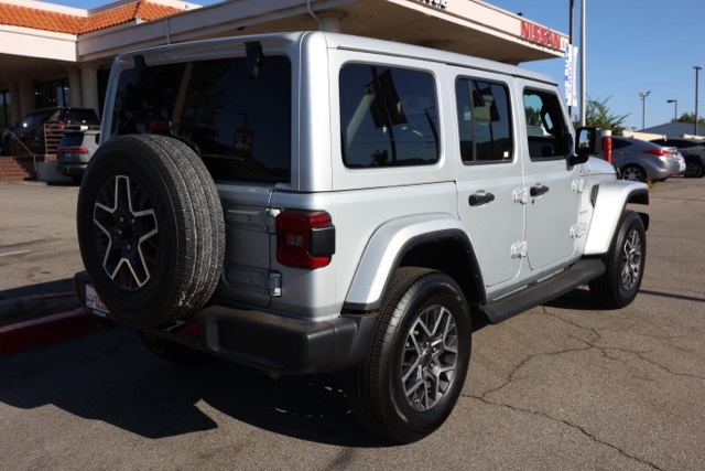 2024 Jeep Wrangler Sahara photo 3