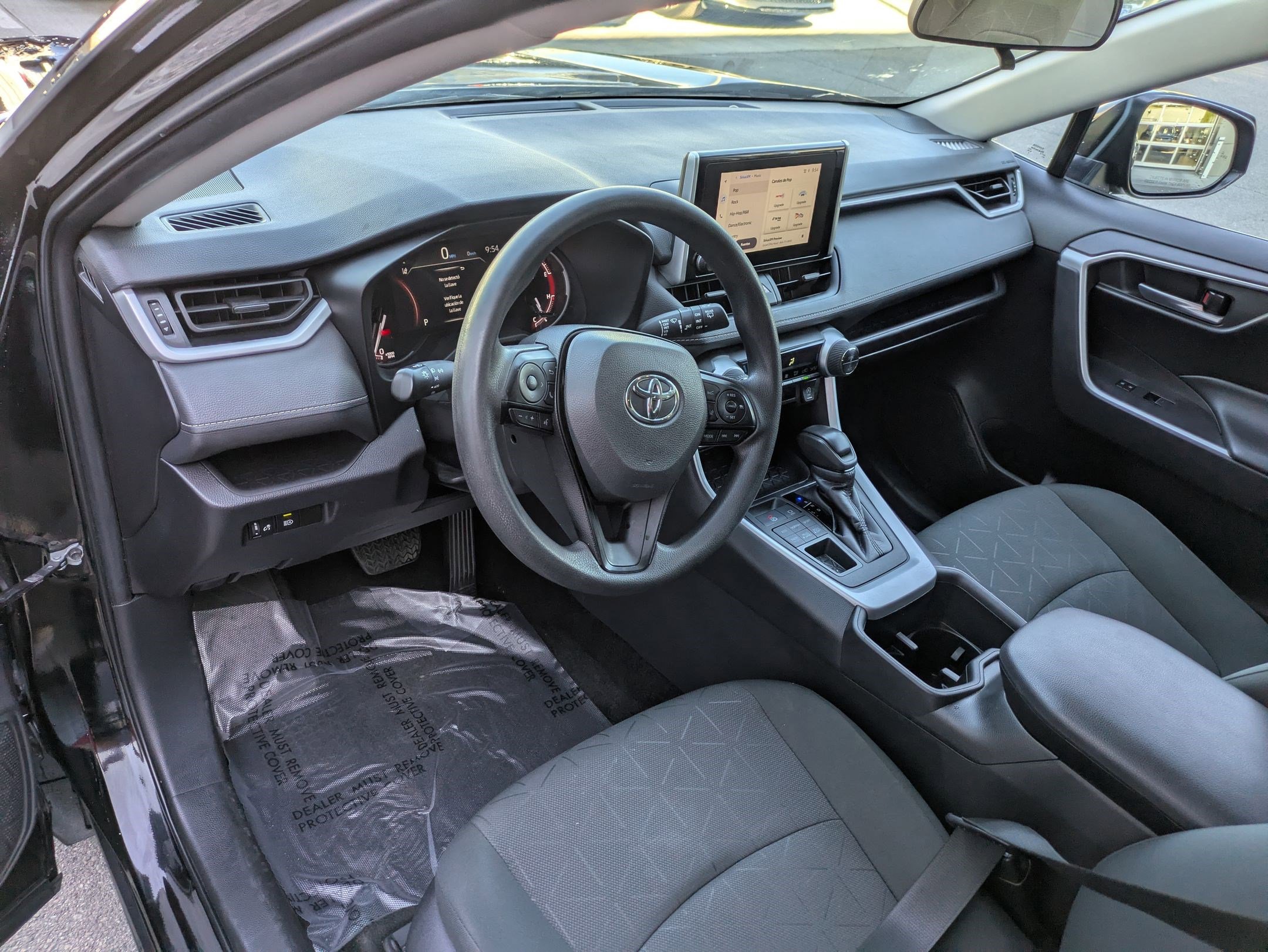 2024 Toyota RAV4 XLE photo 14