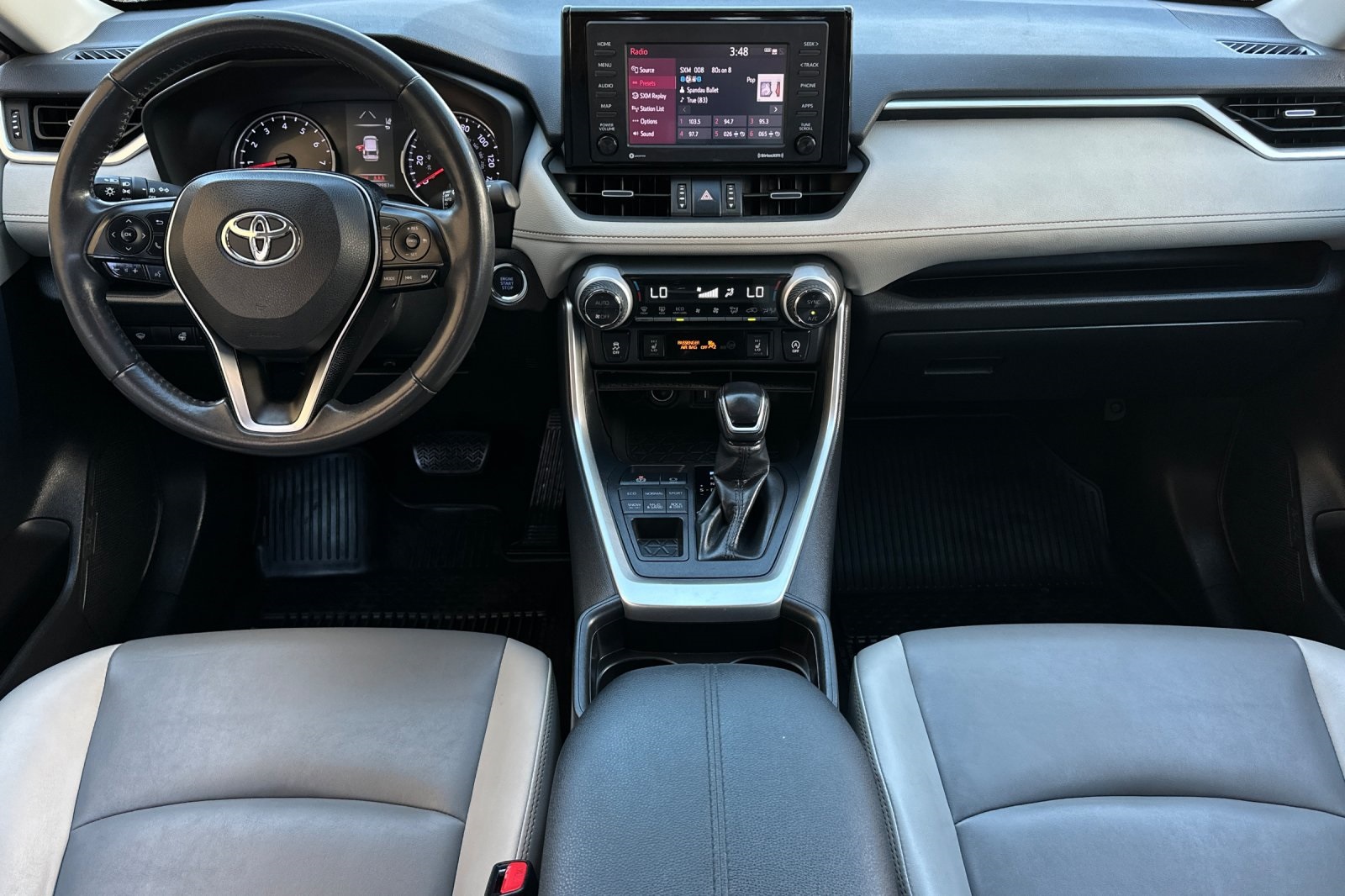 2020 Toyota RAV4 XLE Premium photo 11