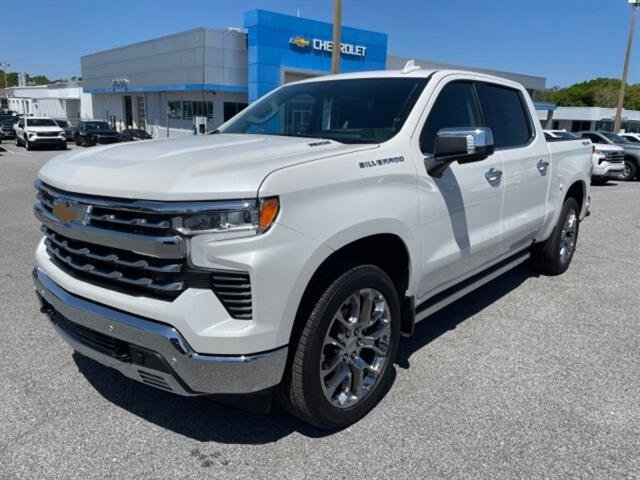 2025 Chevrolet Silverado photo 3