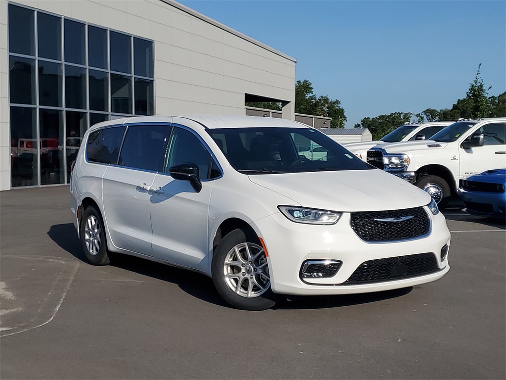 2024 Chrysler Pacifica Touring photo 39