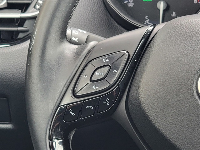 2018 Toyota C-HR XLE photo 24