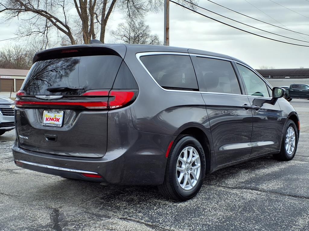 2023 Chrysler Pacifica Touring L photo 5