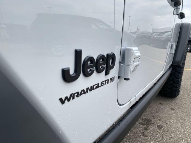 2025 Jeep Wrangler Willys photo 12