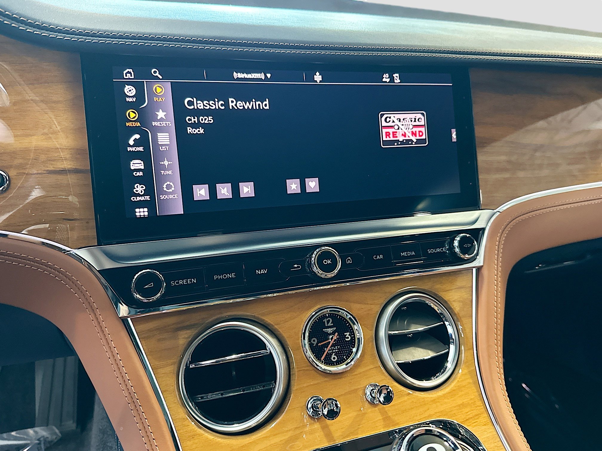 2022 Bentley Continental GT V8 photo 12