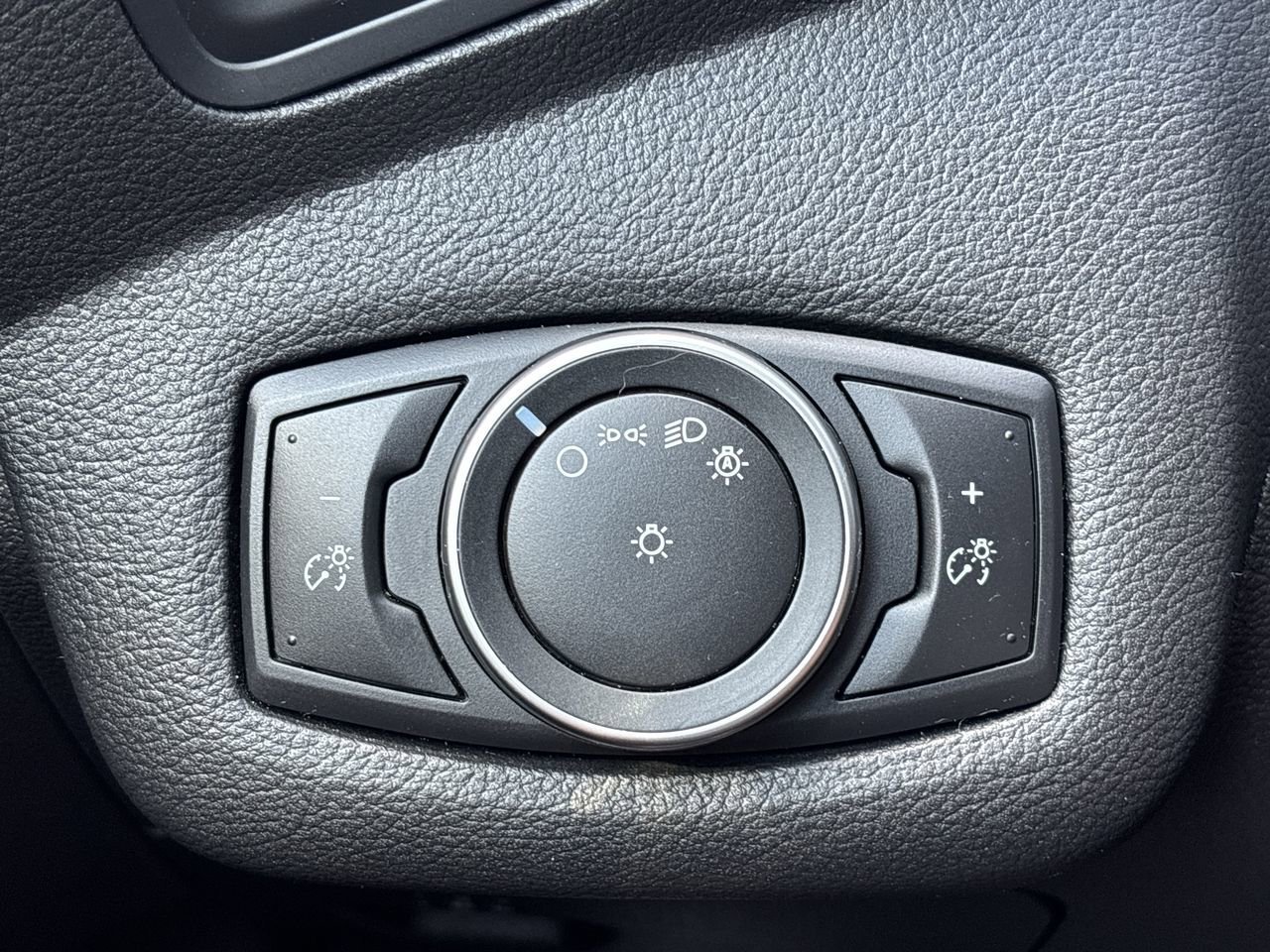 2017 Ford C-Max Hybrid SE photo 23