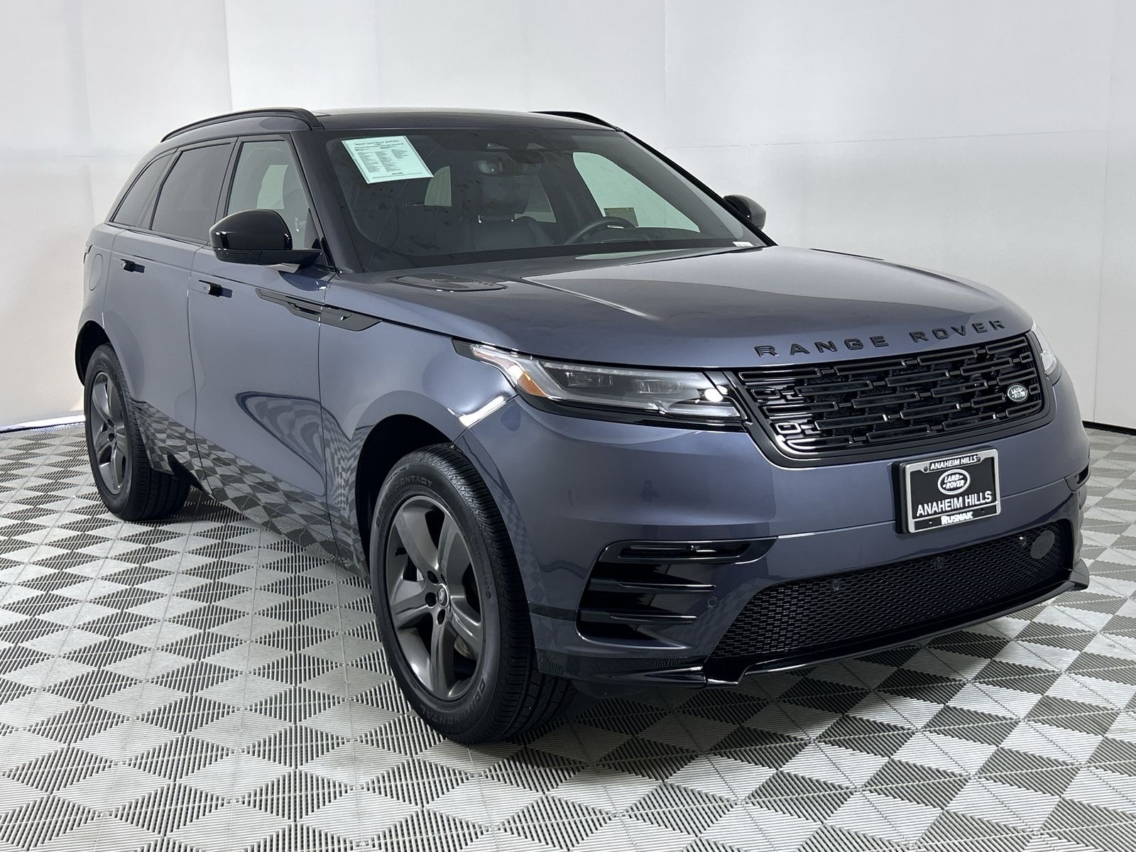2025 Land Rover Range Rover Velar SE photo 5
