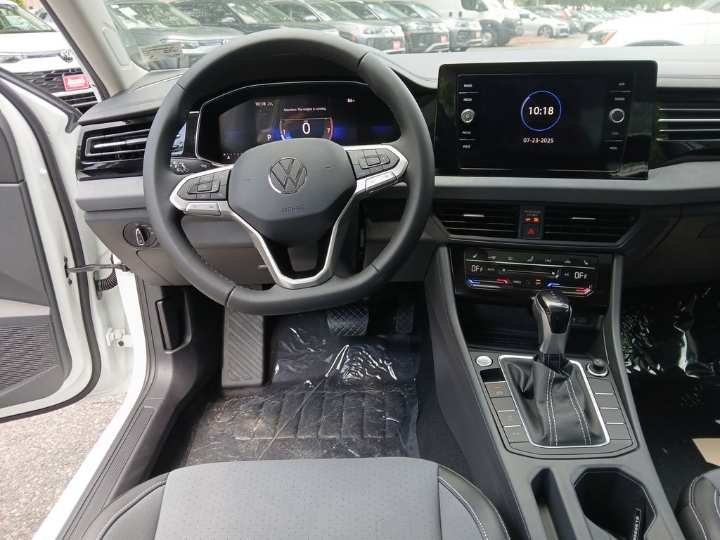 2025 Volkswagen Jetta 1.5T SE photo 13