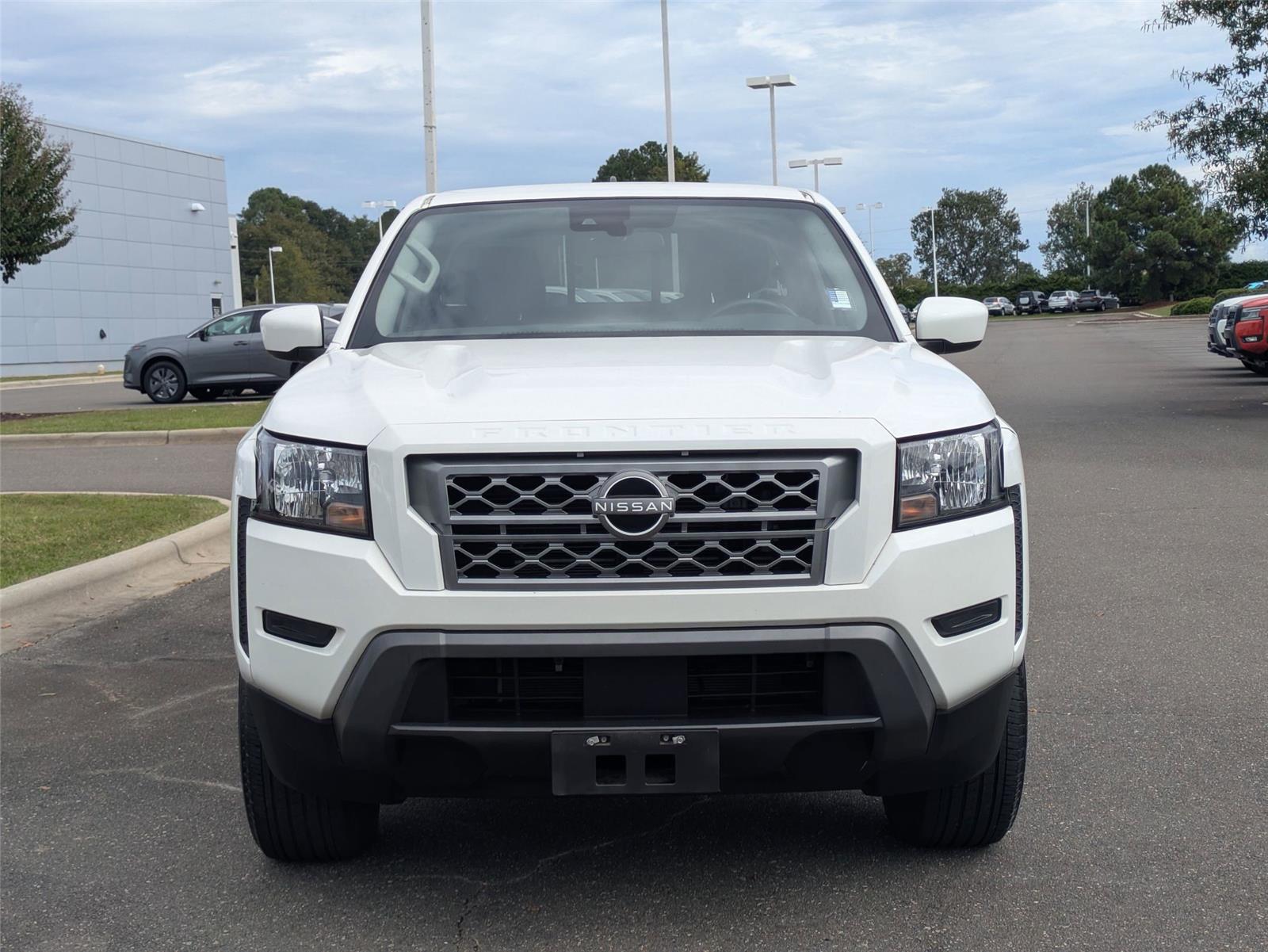 2022 Nissan Frontier SV photo 2
