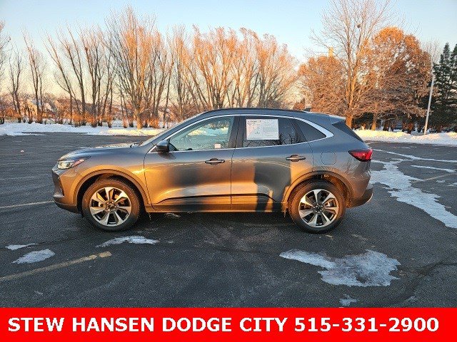 2023 Ford Escape Platinum's photo