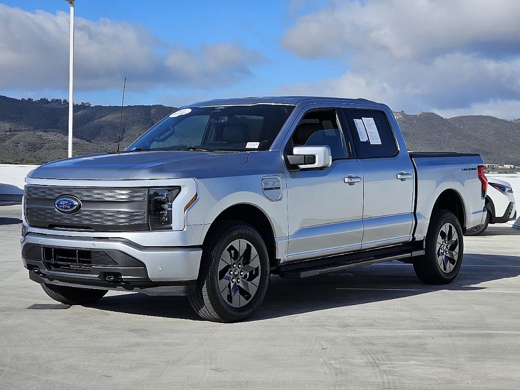 2022 Ford F-150 Lightning Lariat photo 3