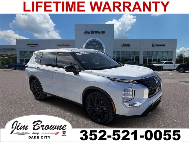 2022 Mitsubishi Outlander Black Edition's photo