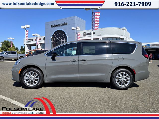 2025 Chrysler Pacifica photo 8
