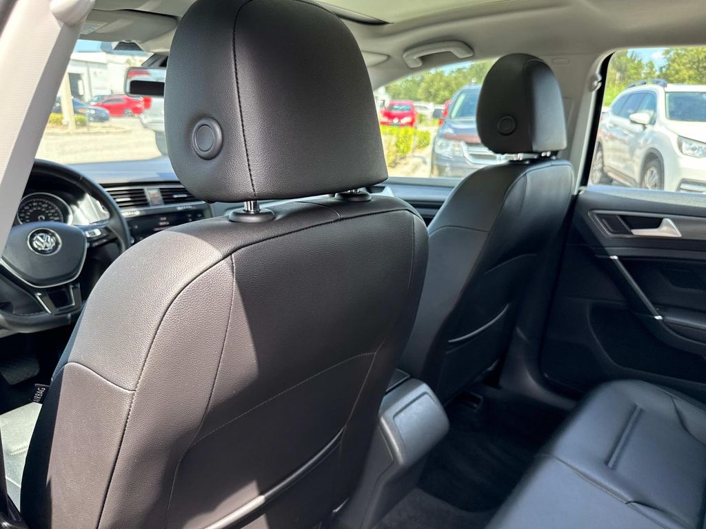 2018 Volkswagen Golf TSI SE photo 12