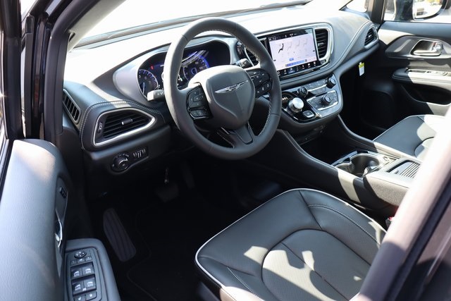 2026 Chrysler Pacifica Limited S Appearance photo 10