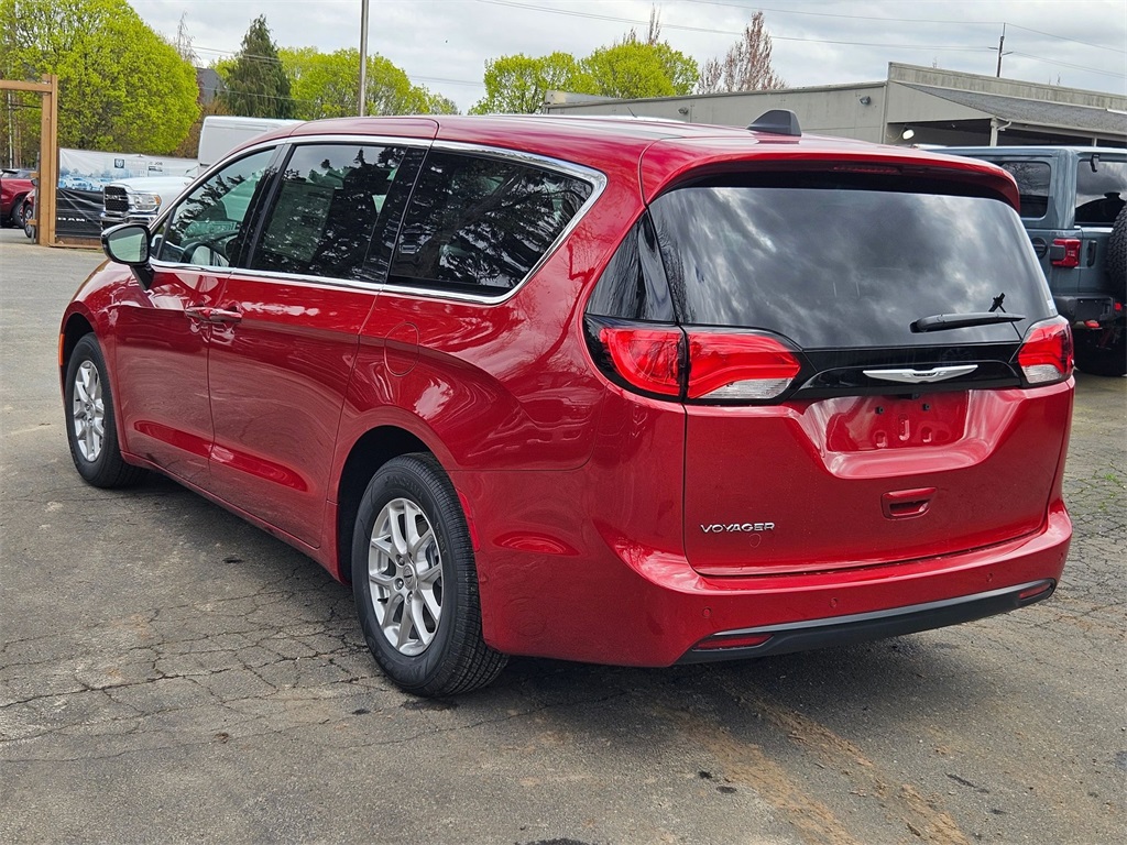 2025 Chrysler Voyager LX photo 5