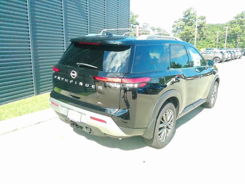 2025 Nissan Pathfinder SL photo 3