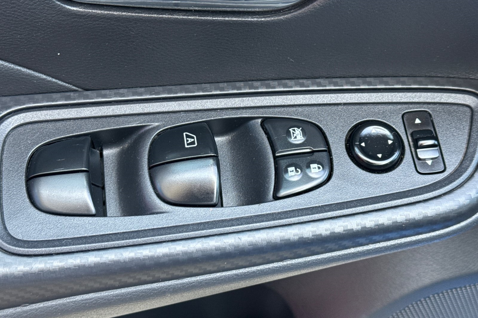 2023 Nissan Versa 1.6 SV photo 12