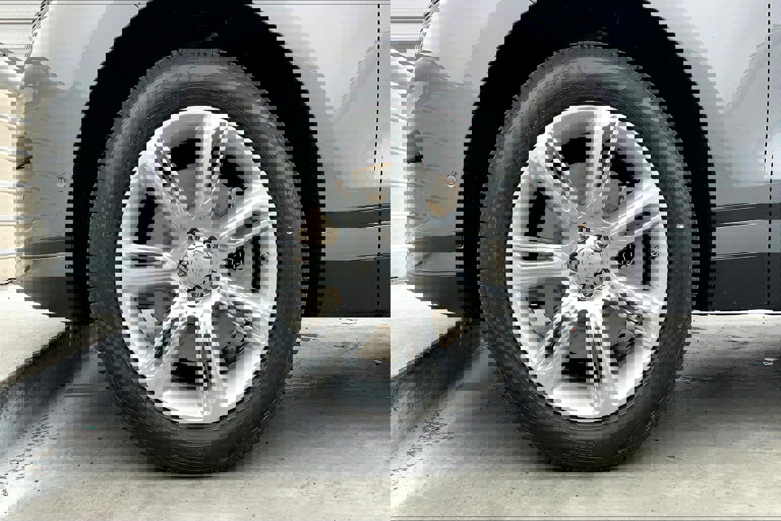 2026 Land Rover Range Rover Velar S photo 8