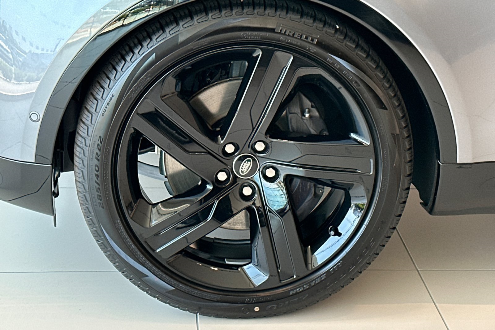 2025 Land Rover Discovery SE photo 32