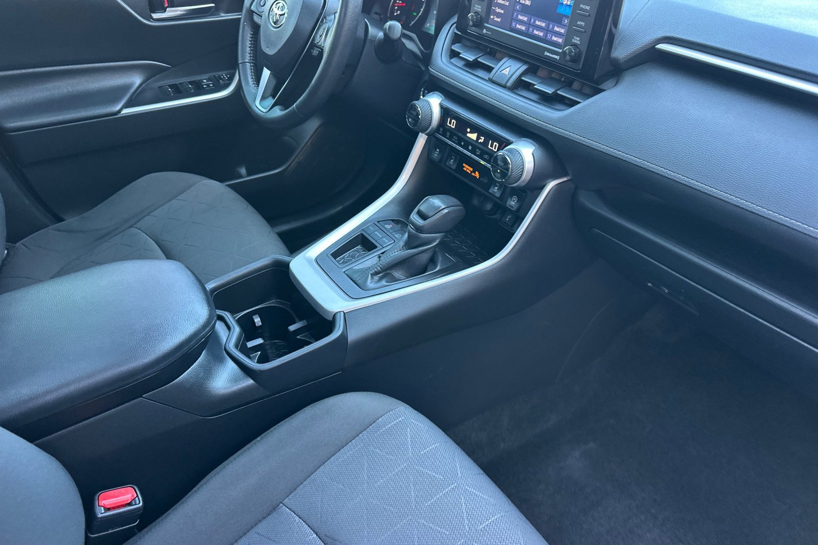 2022 Toyota RAV4 XLE photo 18