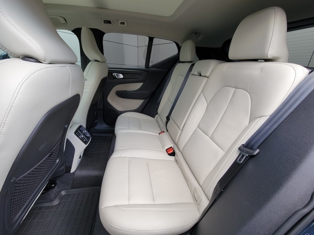 2022 Volvo XC40 T5 Inscription photo 22