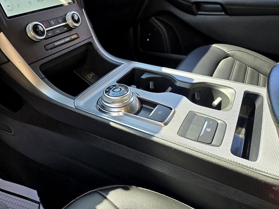 2021 Ford Edge SEL photo 23