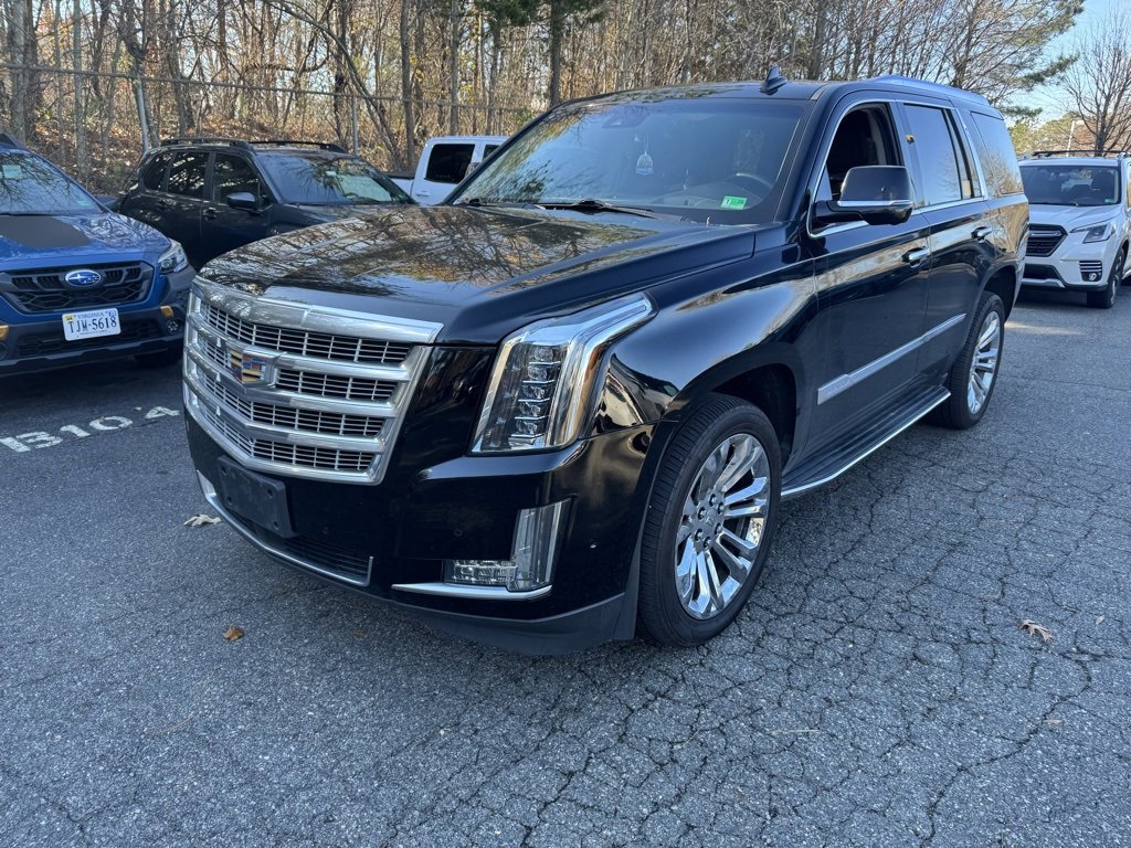 2017 Cadillac Escalade Luxury photo 3