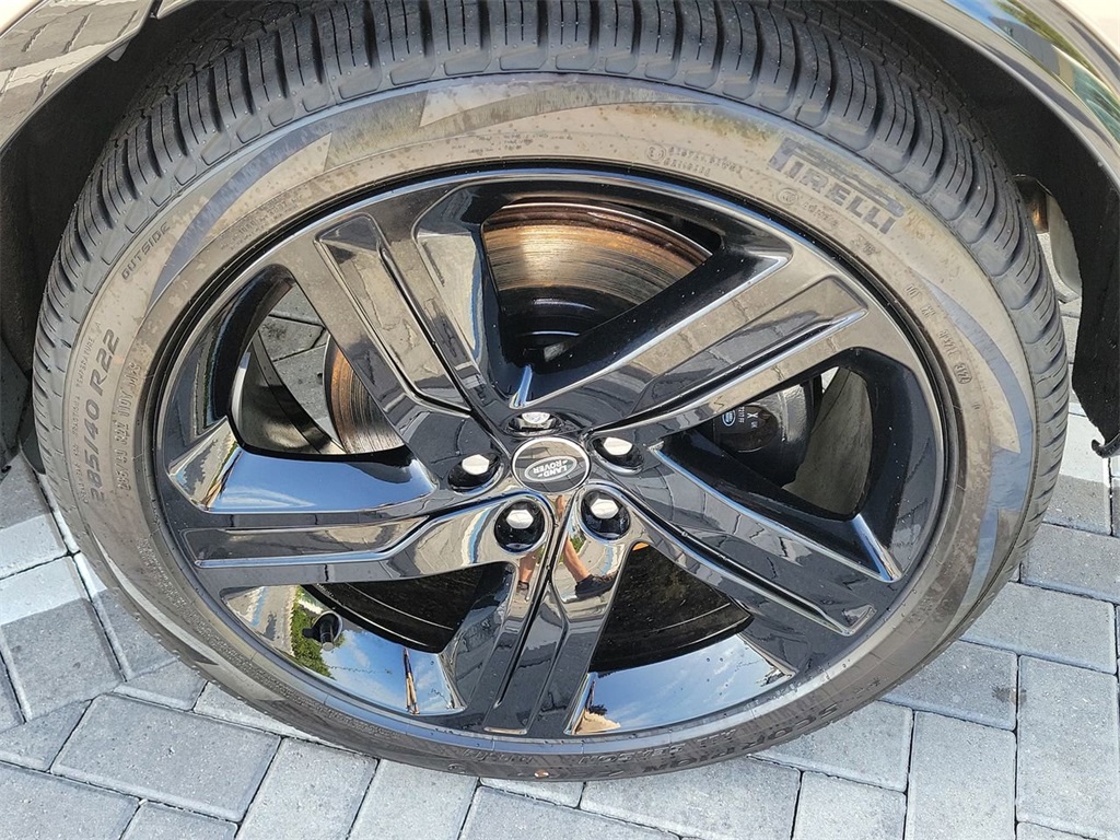 2025 Land Rover Discovery Metropolitan Edition photo 11