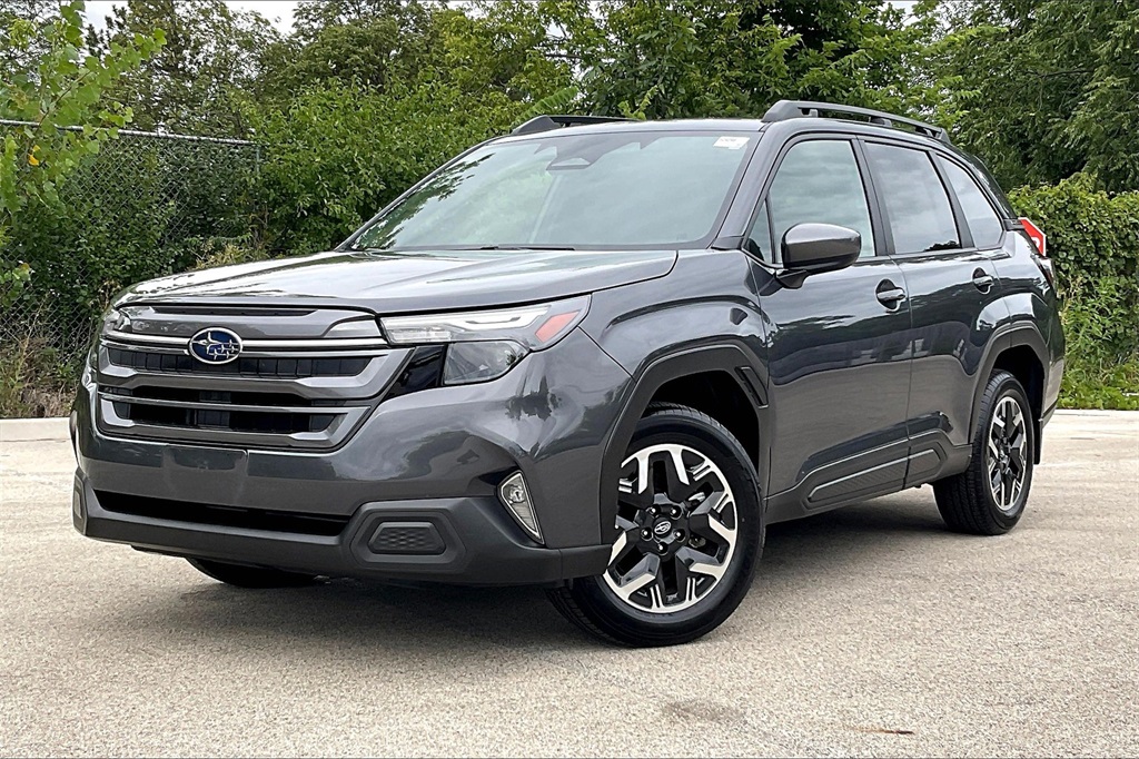 2025 Subaru Forester Premium photo 10