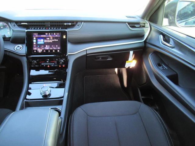 2025 Jeep Grand Cherokee Laredo X photo 12