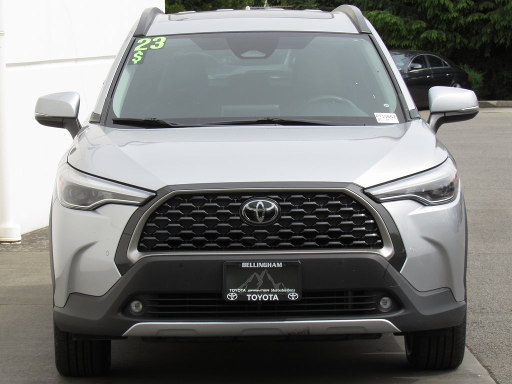 2023 Toyota Corolla Cross XLE photo 3