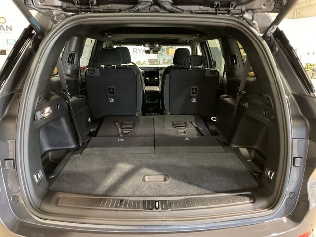 2025 Jeep Grand Cherokee Laredo photo 13