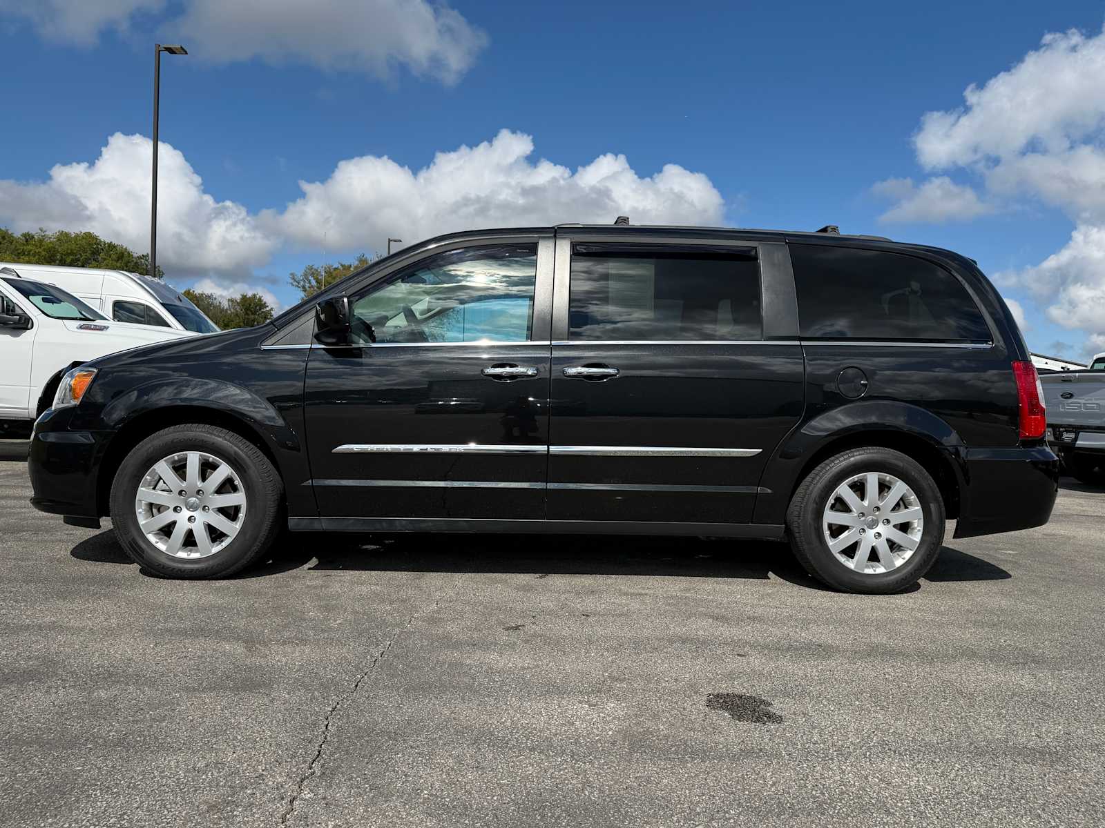 2016 Chrysler Town & Country Touring photo 8