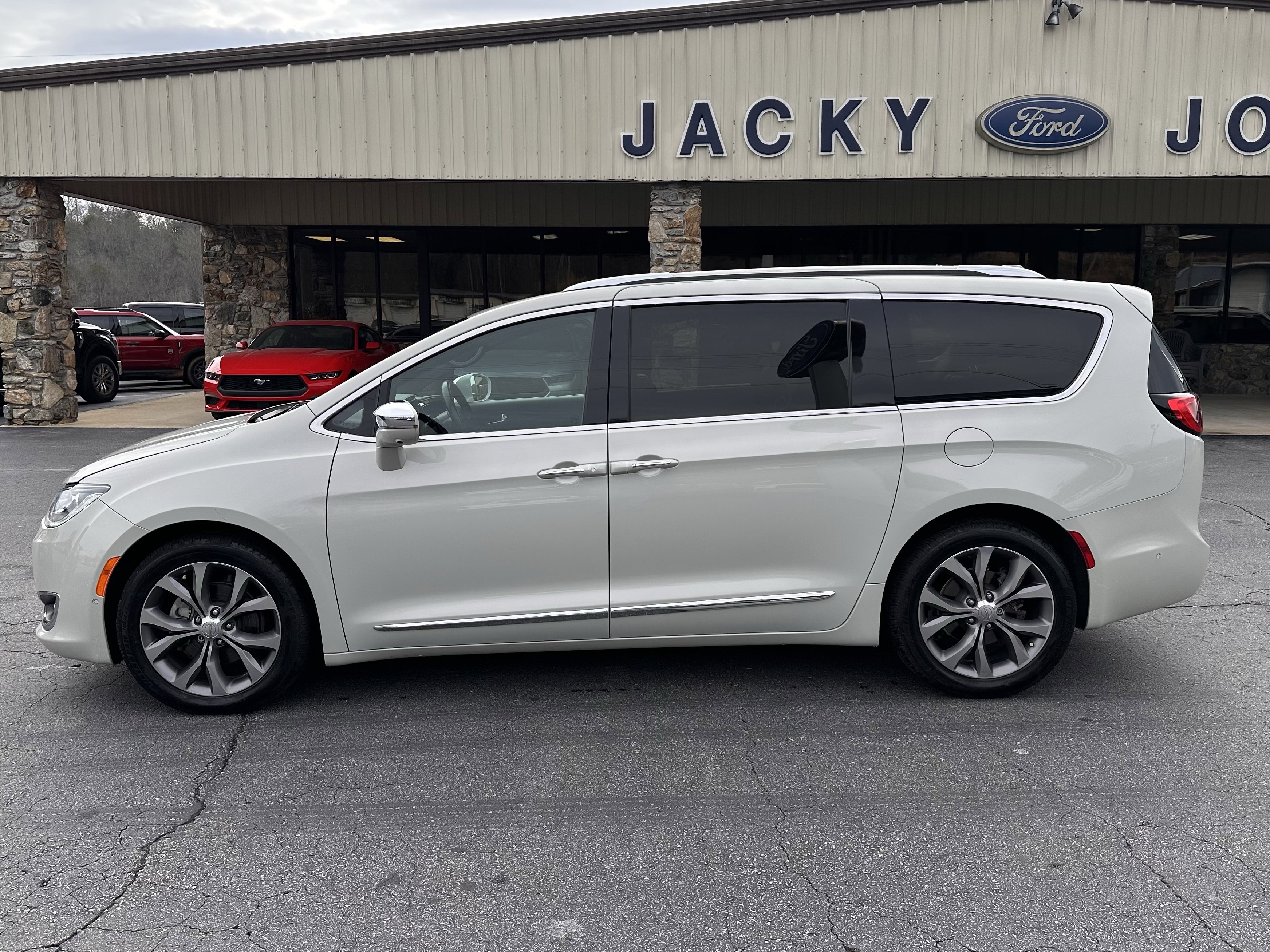 2020 Chrysler Pacifica Limited