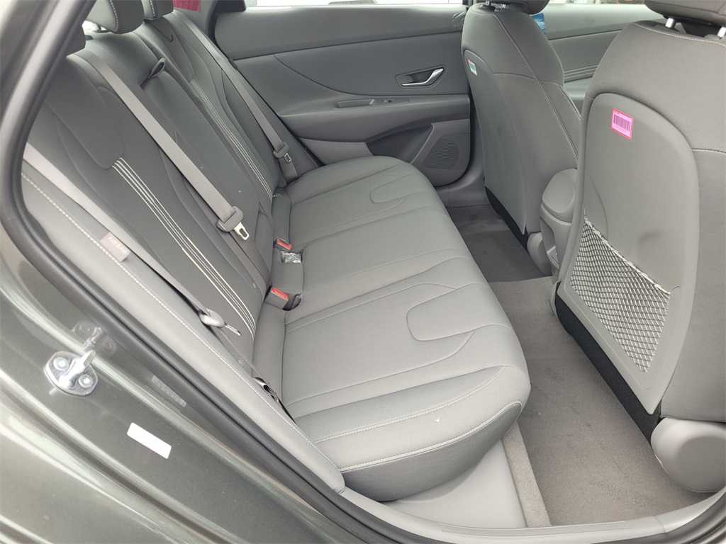 2024 Hyundai Elantra SEL Convenience photo 16