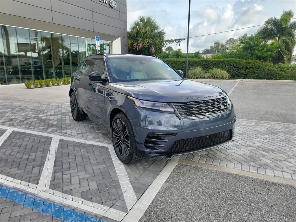 2026 Land Rover Range Rover Velar SE photo 4