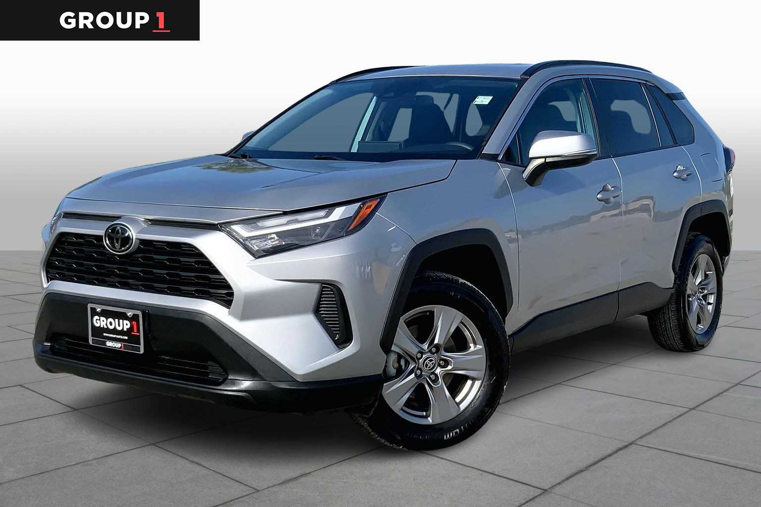2024 Toyota RAV4 XLE's photo