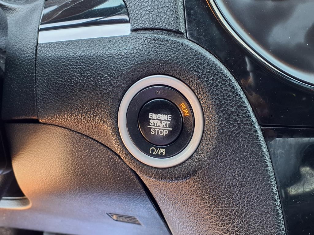 2020 Chrysler 300 photo 12