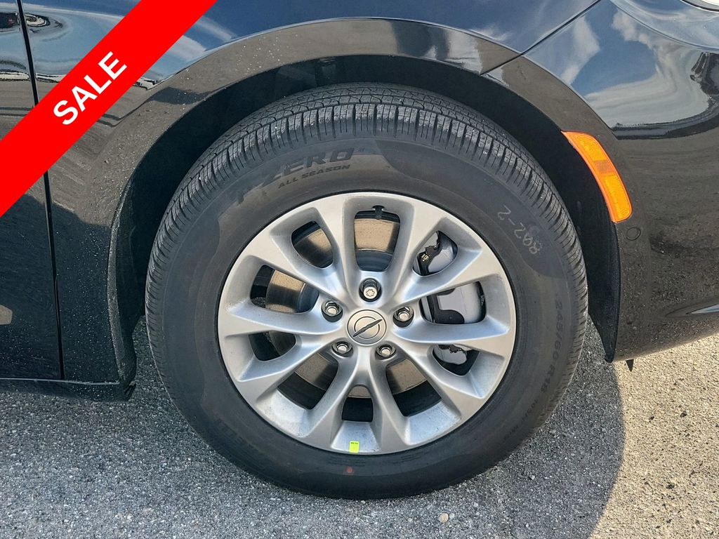 2025 Chrysler Pacifica photo 20