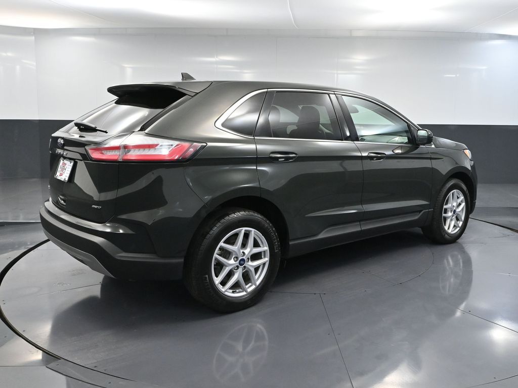2022 Ford Edge SEL photo 3
