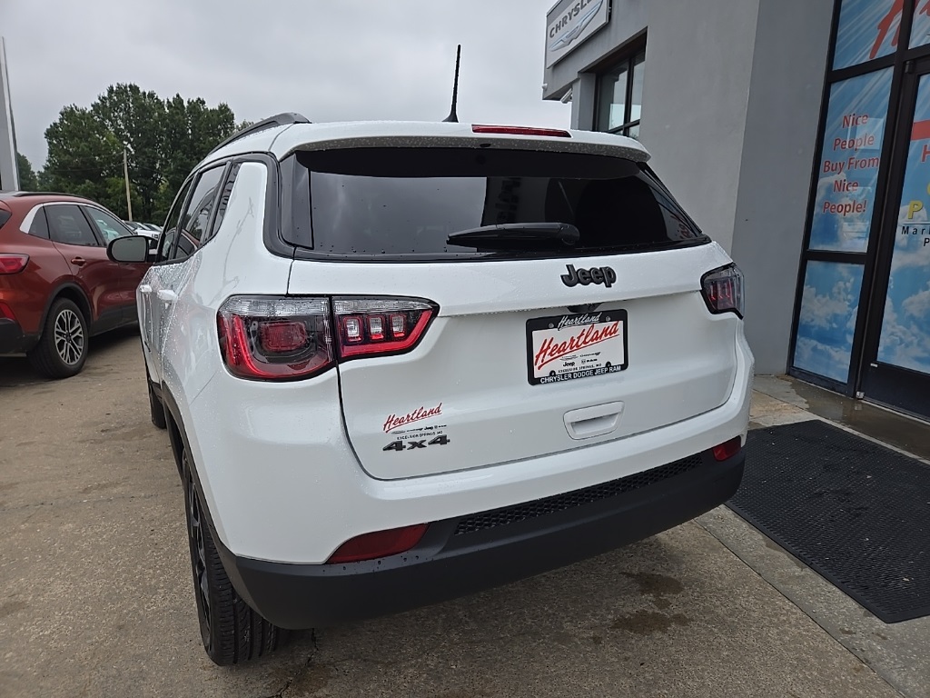 2026 Jeep Compass Latitude photo 3