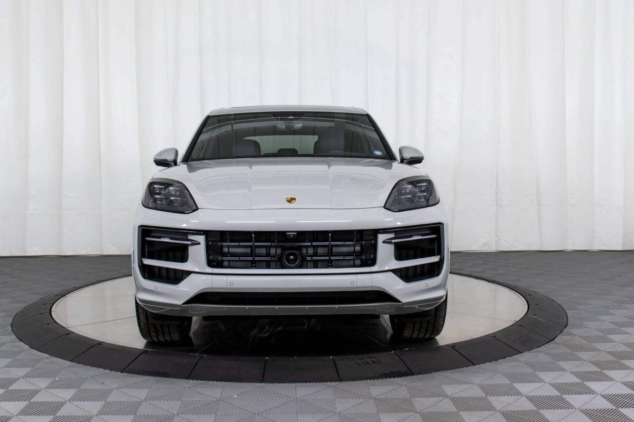 2025 Porsche Cayenne photo 5