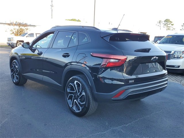 2025 Chevrolet Trax photo 3