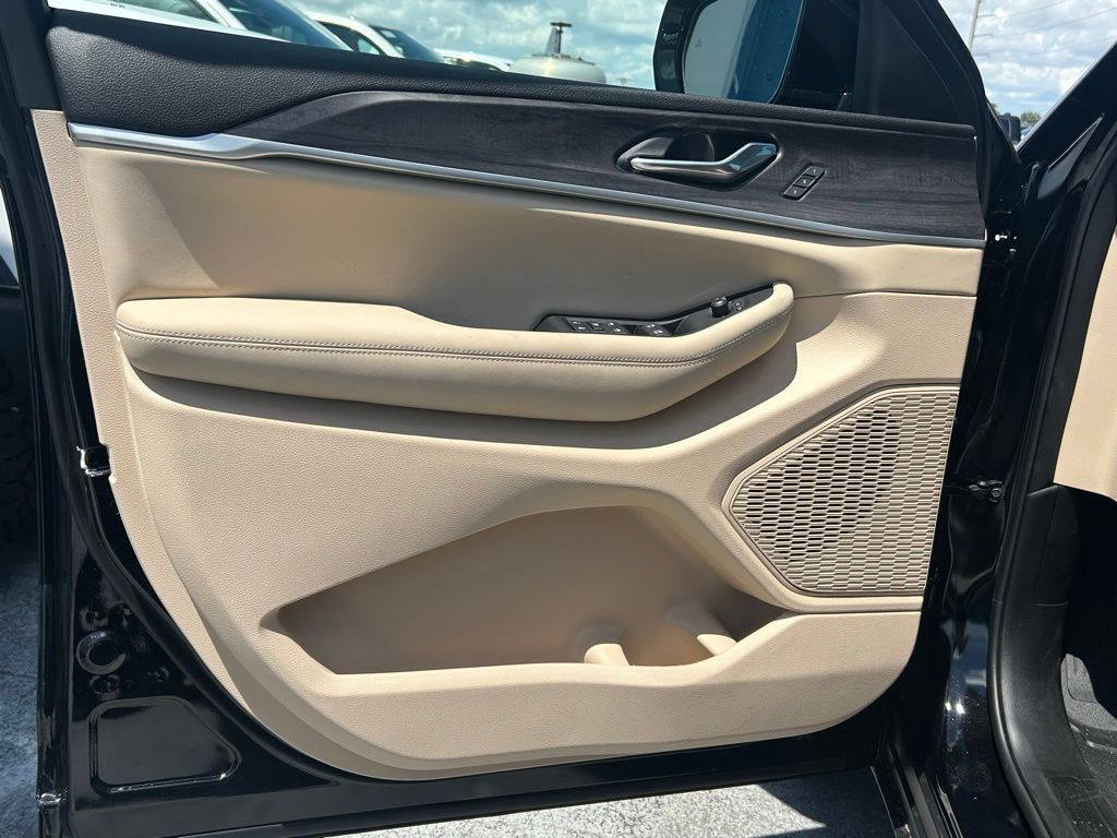 2025 Jeep Grand Cherokee Limited photo 11